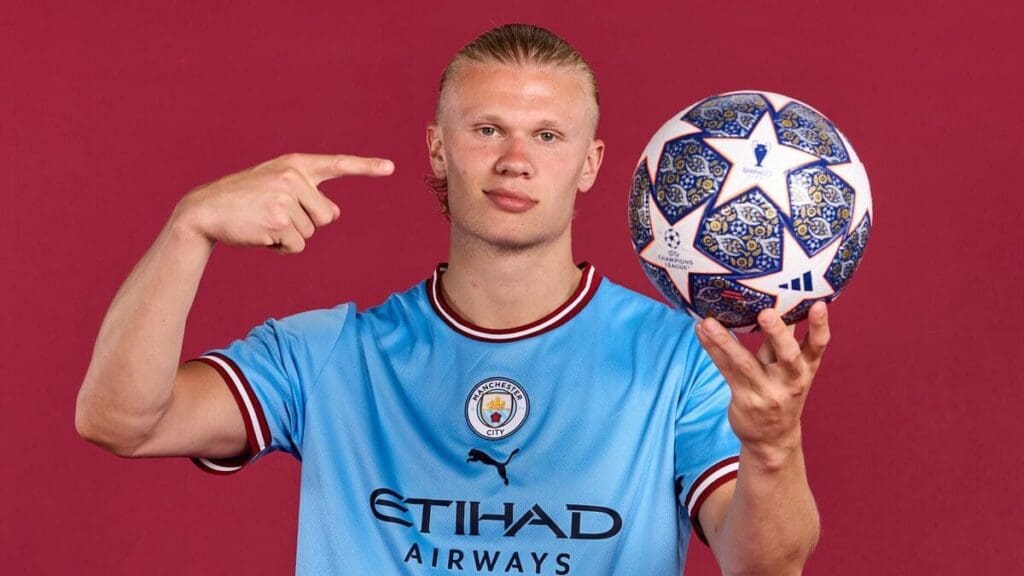 Erling Haaland sur la dernière séance photo pour Manchester City avant la finale de la ligue des champions contre l'Inter Milan. 