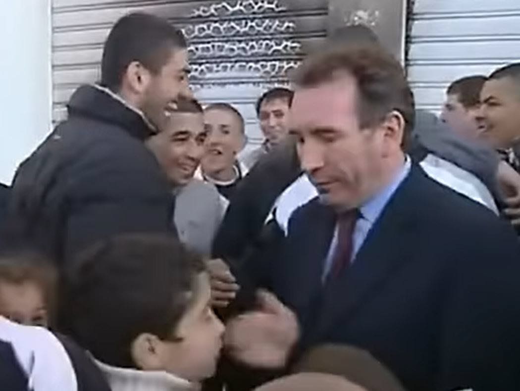 François Bayrou gifle